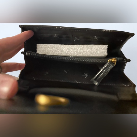 Betsey Johnson Black Gold Skull Bat 🦇 Halloween Crossbody Clutch Wallet | NWT - Picture 4 of 5